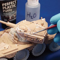 BD44 Deluxe Materials Perfecr Plastic Putty